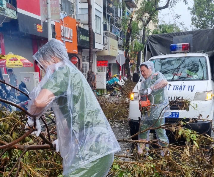 Đội Cảnh sát trật tự, Phòng Cảnh sát QLHC về TTXH tập trung giúp dân khắc phục hậu quả bão số 3